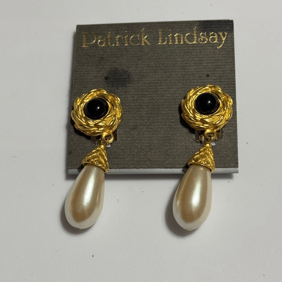 Vintage Patrick Lindsey Gold-tone Clip on Earring - Picture 1 of 3